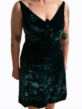 Vintage Medium Emerald Green Velvet Double V-Neck Midi Dress Cocktail Formal